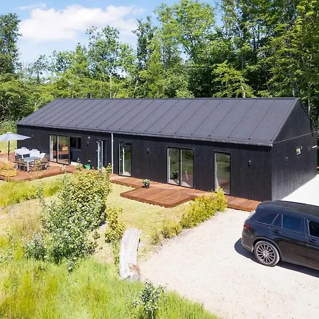 Luxurious Activity Summer House Near The Beach 펜션