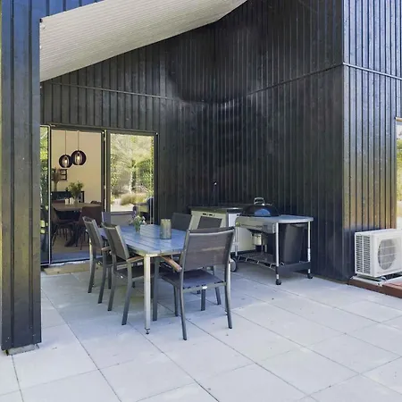 펜션 Luxurious Activity Summer House Near The Beach Højby