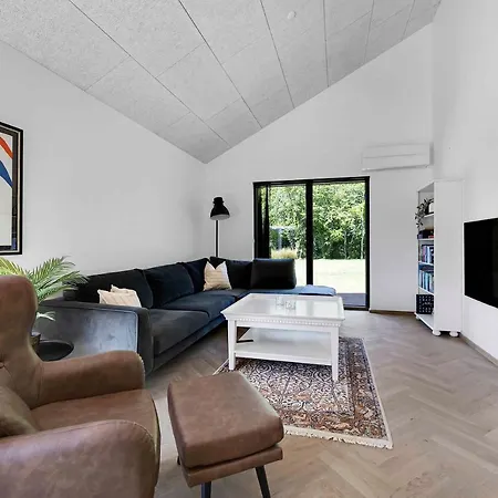 펜션 Luxurious Activity Summer House Near The Beach