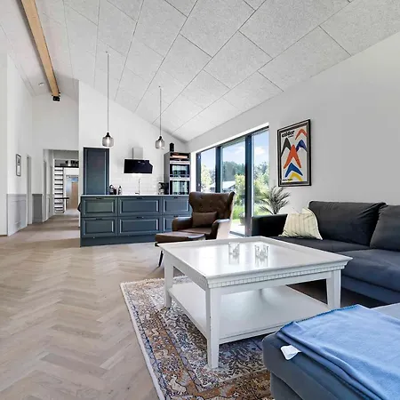 Luxurious Activity Summer House Near The Beach 펜션 Højby