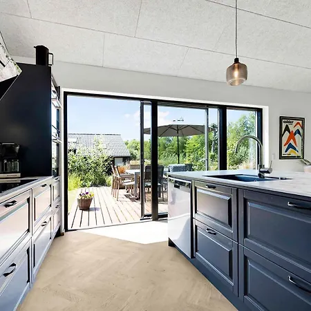 Luxurious Activity Summer House Near The Beach 度假居 Højby