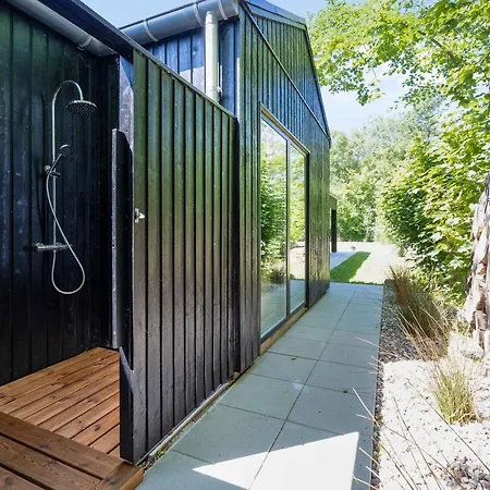 펜션 Luxurious Activity Summer House Near The Beach Højby
